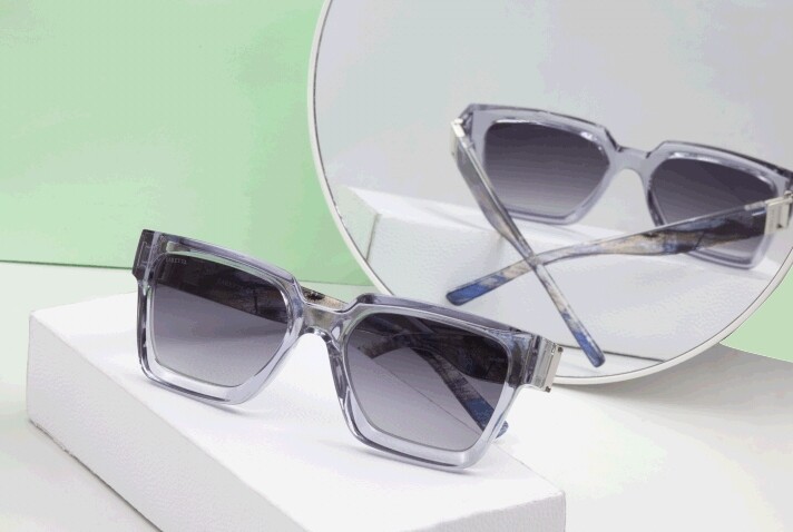 Sezonun Trendi: Şeffaf Güneş Gözlüğü Modelleri